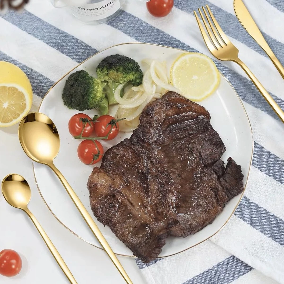 Merkloos Bestekset - 24 Delig Bestekset - 6 Personen - Rood/Goud - Tafellepels/Tafelmessen/Tafelvorken/Koffielepels - Roestvrij Staal 2 Merkloos Bestekset - 24 Delig Bestekset - 6 Personen - Rood/Goud - Tafellepels/Tafelmessen/Tafelvorken/Koffielepels - Roestvrij Staal - Afbeelding 2