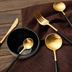 Timmers Trading Bestekset 6 Persoons - Gouden Bestek - Bestekset Goud 24 Delig - Vaatwasserbestendig 17 Timmers Trading Bestekset 6 Persoons - Gouden Bestek - Bestekset Goud 24 Delig - Vaatwasserbestendig -Sola Winkel 1200x1200 34