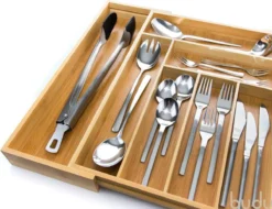 Budu Uitschuifbare Bamboe Bestekbak #43 (43 Cm Diep) - Bestekcassette Hout - Besteklade - 43 X 32,2 - 53 Cm - 6/8 Vakken 14 Budu Uitschuifbare Bamboe Bestekbak #43 (43 Cm Diep) - Bestekcassette Hout - Besteklade - 43 X 32,2 - 53 Cm - 6/8 Vakken -Sola Winkel 1200x923 3